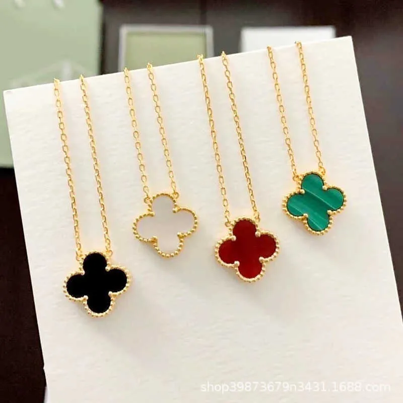 2024 Classiche collane da trifoglio a quattro foglie Classiche PENDANTS Lucky Grack Red Agate White Fritillaria Collana per donne 18k Gold placcata piccola e lussuosa catena di ossa di rosa di rosa