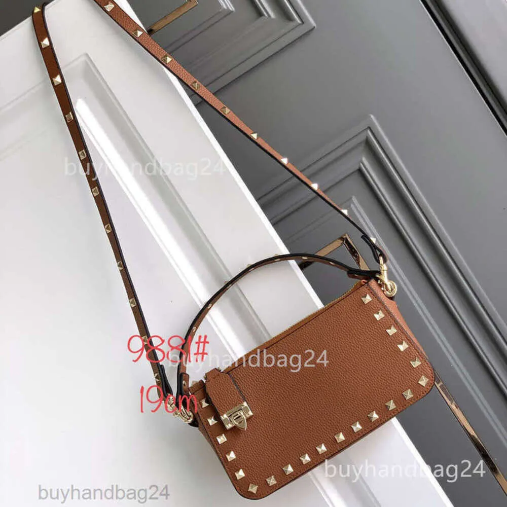 Blixtlåsväskor designer vlogoo väska kvinna 2024 valens axel lady stud handväska minimalistisk mode nitkalv läder lås handväska spänne crossbody ny trend 0a9p