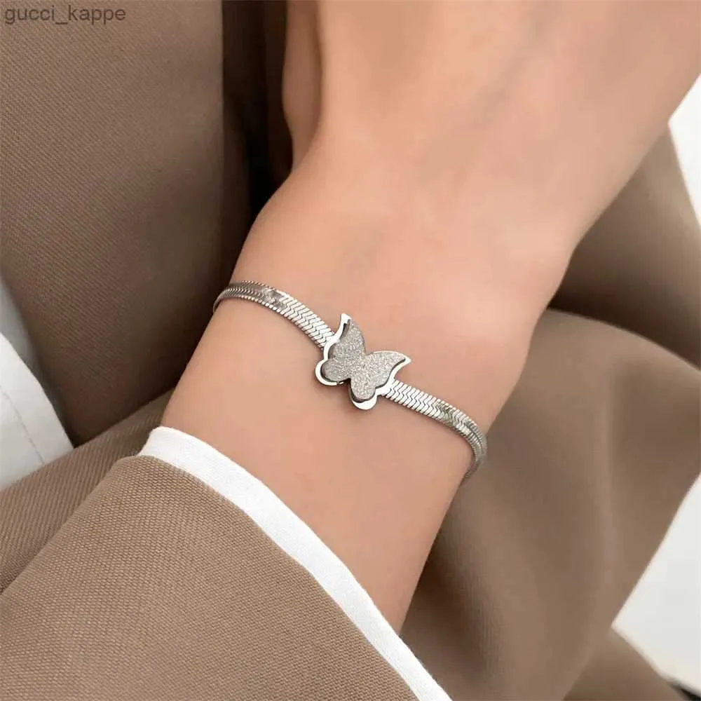 Gerichte roestvrijstalen matte vlinder Braam armband voor vrouwen titanium stalen slangenketen Bangle vrouwelijke mode feest sieraden