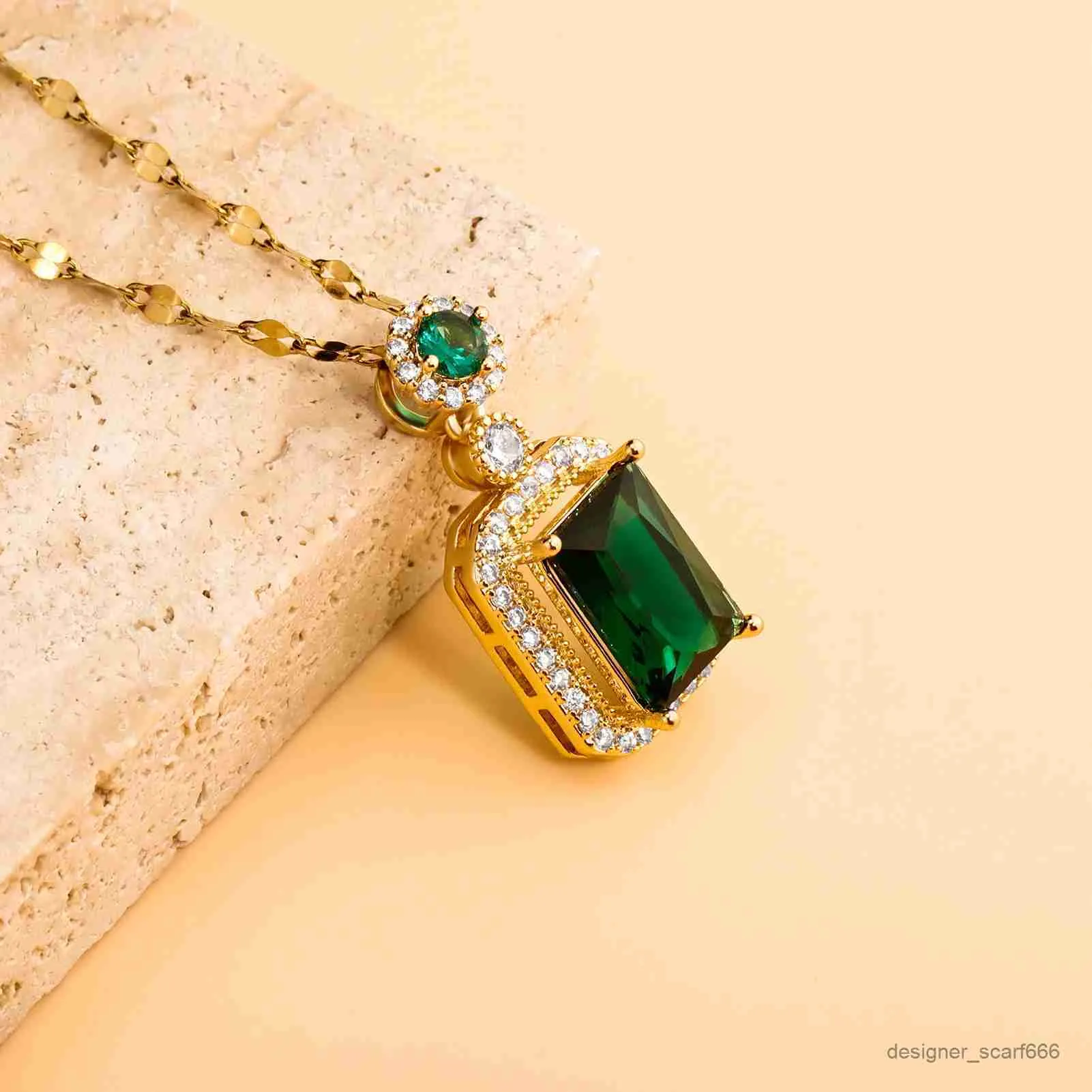 Colliers pendants Fashion Retro Green Jewelry Collier carré géométrique Personnalité Clavicule Chaîne Hong Kong Style Lady Temperament Wild Collier Wild