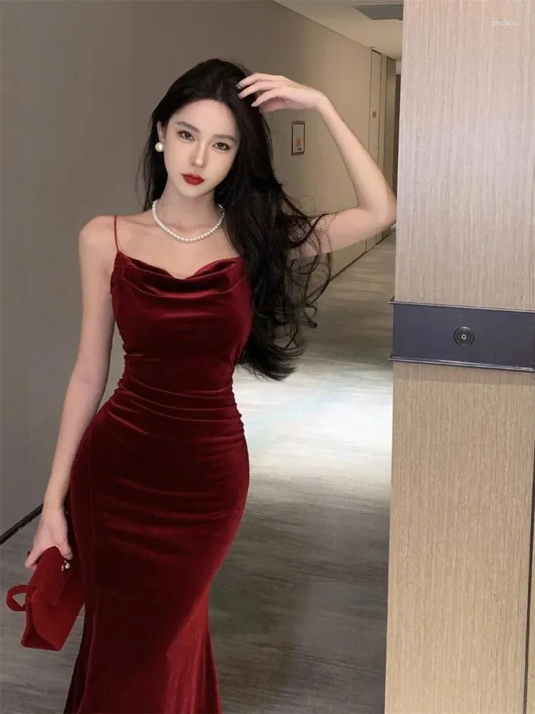 Robes décontractées vintage Sexy Club Prom rouge pour femmes Spaghetti Strap Slit Velvet Dress Bandage Bodage Bodycon MIDI PART