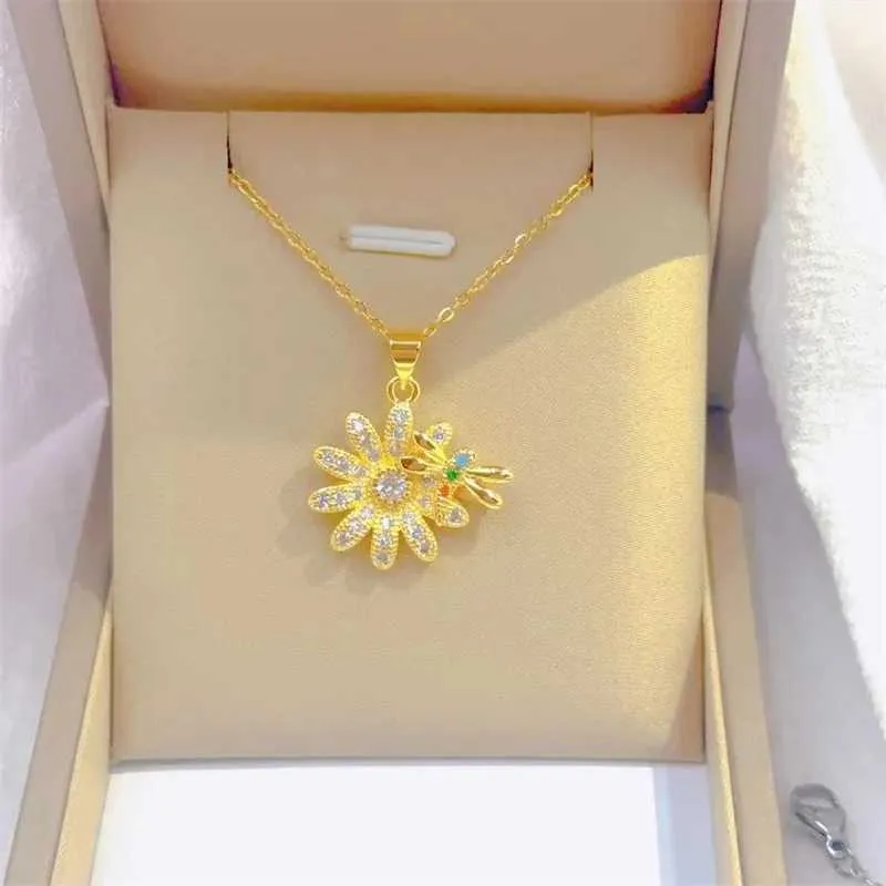 Collane con ciondolo Collana con piccolo crisantemo alla moda e bella Squisita personalità retrò Ape in acciaio inossidabile_voghion.com