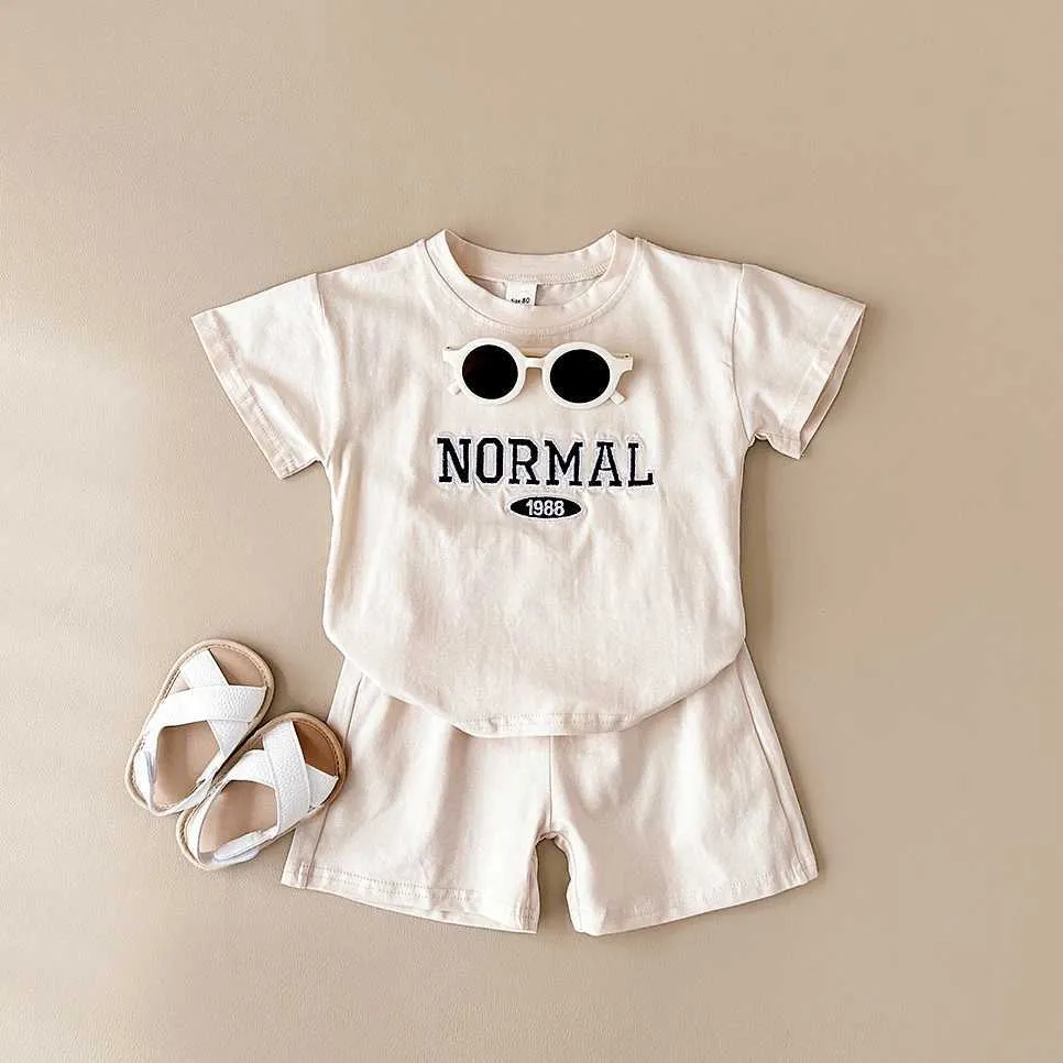 Conjuntos de roupas 2024 Summer meninos de moda de moda letra bordada camisetas+shorts 2pcs Casul Infant Sets