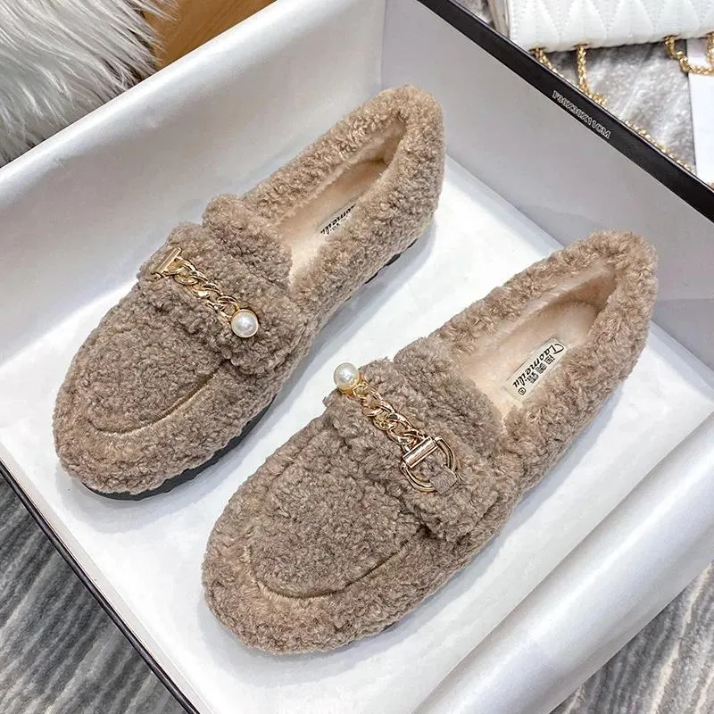 Chaussures décontractées Big Taille 35-43 Femmes Faux Wool Flats Hiver Winch Warm Lining Perle Chain Lady Loafers Femme Boat Shoe Top Quality