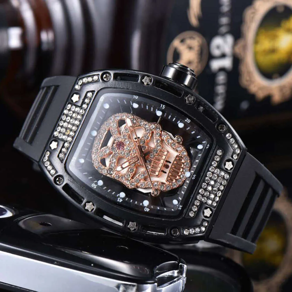 2024 New Skeleton couple all diamond fashion tape wine barrel type men's quartz watch