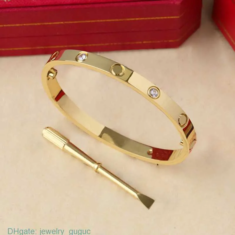 Bracelete de ouro Mulher Man Bangle Jóias de Designer de 6 mm e 4 mm Bulbocas de parafuso de aço Titanium Casal com pulseiras de fenda para mulheres Presente FDWH