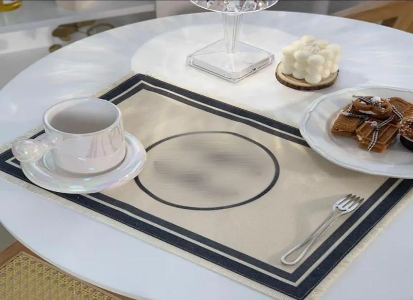 Signale Placemat Pads Signalisation C Design Tissu de lin imprimé Tassel Mat Pad 8 Modèle pour le dîner du festival Home El Cafe Tab5110908