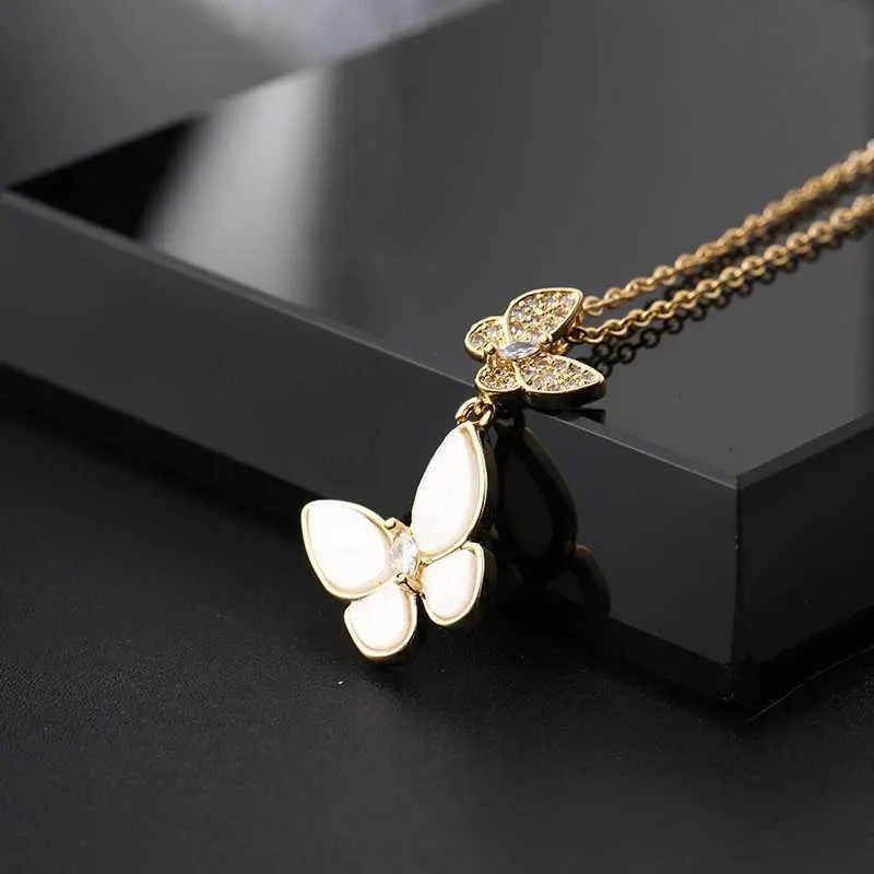 Necklaces Fashion Double Fly Necklace Ladies Light Retro Personality Clavicle Chain Butterfly Pendant Versatile Gift_voghion.com