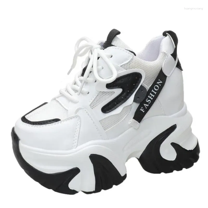 Lässige Schuhe 2024 Frauen hohe Plattform Sneakers Sommer Frühling nicht rutschernde atmungsaktiv 10 cm dicker Einzelvater Sport Sport
