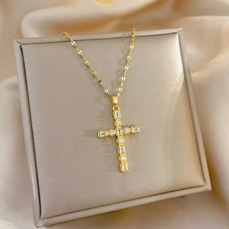 Pendant Necklaces Classic Personalized Jesus Stainless Steel Cross Necklace Fashionable European and American Versatile_voghion.com