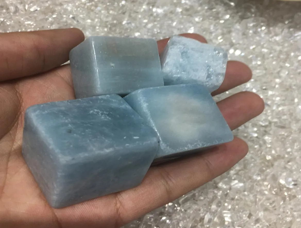 5st Naturlig stor storlek Blue Aquamarine Cube Stone Crystal Rock Quartz Gemstone Mineral Examen DIY JEYCTAL DECORATION GIFT9887520