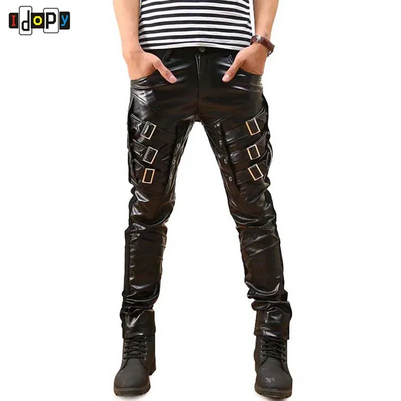 Byxor ny ankomst herr koreansk gotisk punk mode faux läder byxor pu spännen hip hop applikation svart läderbyxor man