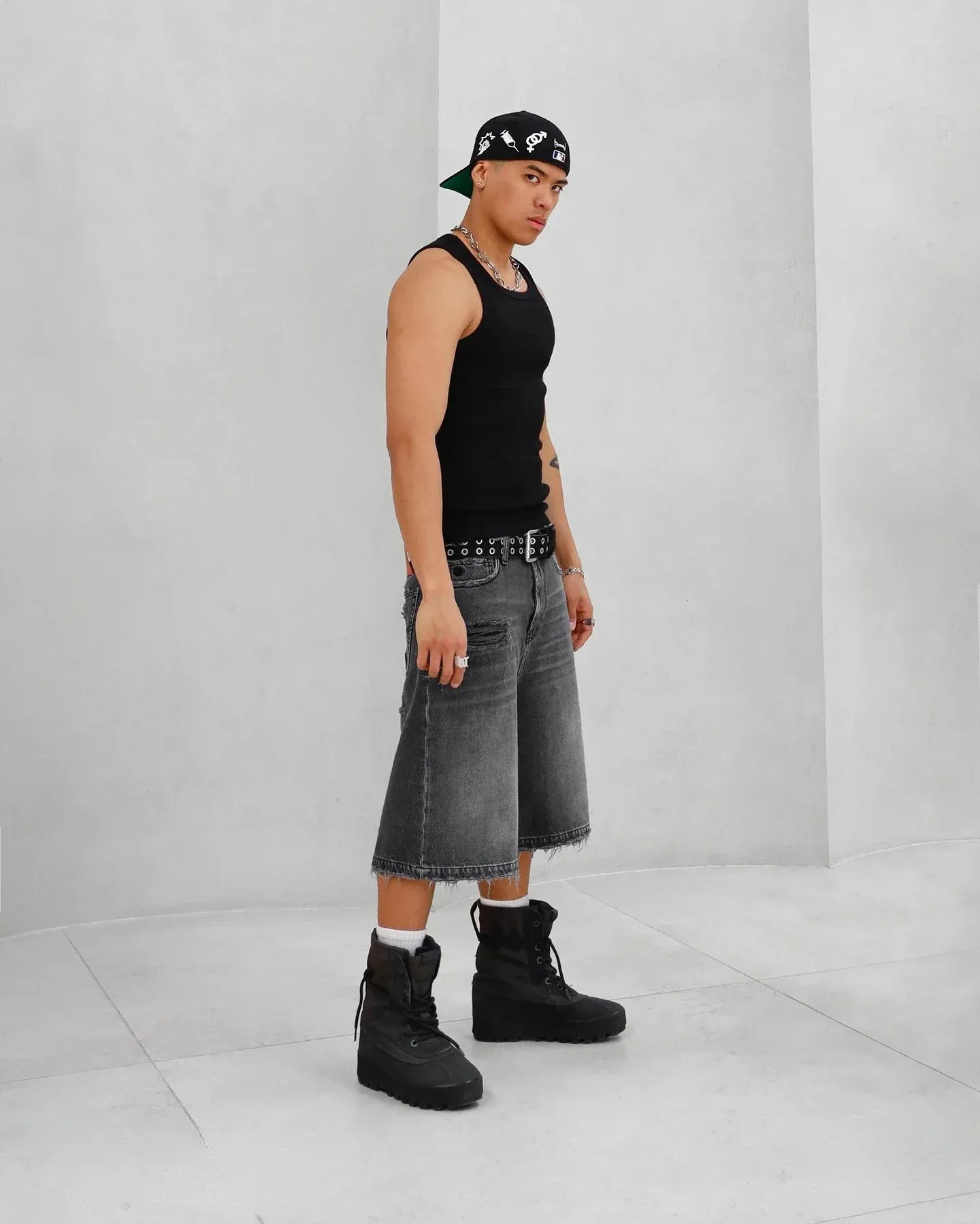Baggy Hip Hop Denim Jorts: Y2K Black Ripped Shorts for Men & Women