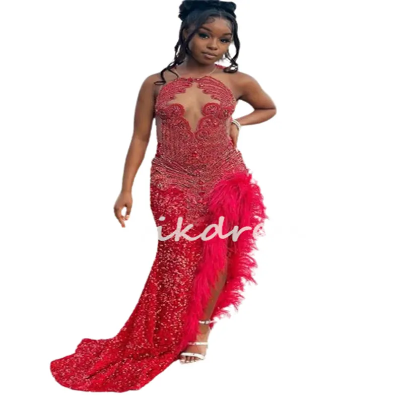 見事な赤いプロムドレスと羽毛のきらめくスパンコリー人魚aso ebi priddressエレガントな黒人女性イブニングドレス