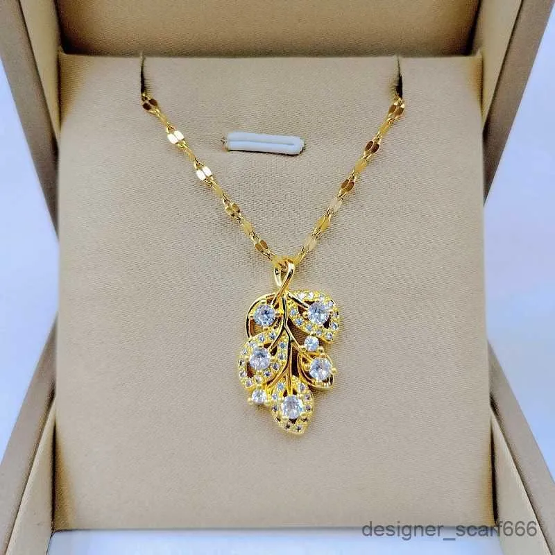 Maple Leaf Pendant Necklace White Jewelry Classic Fashion Style_voghion.com
