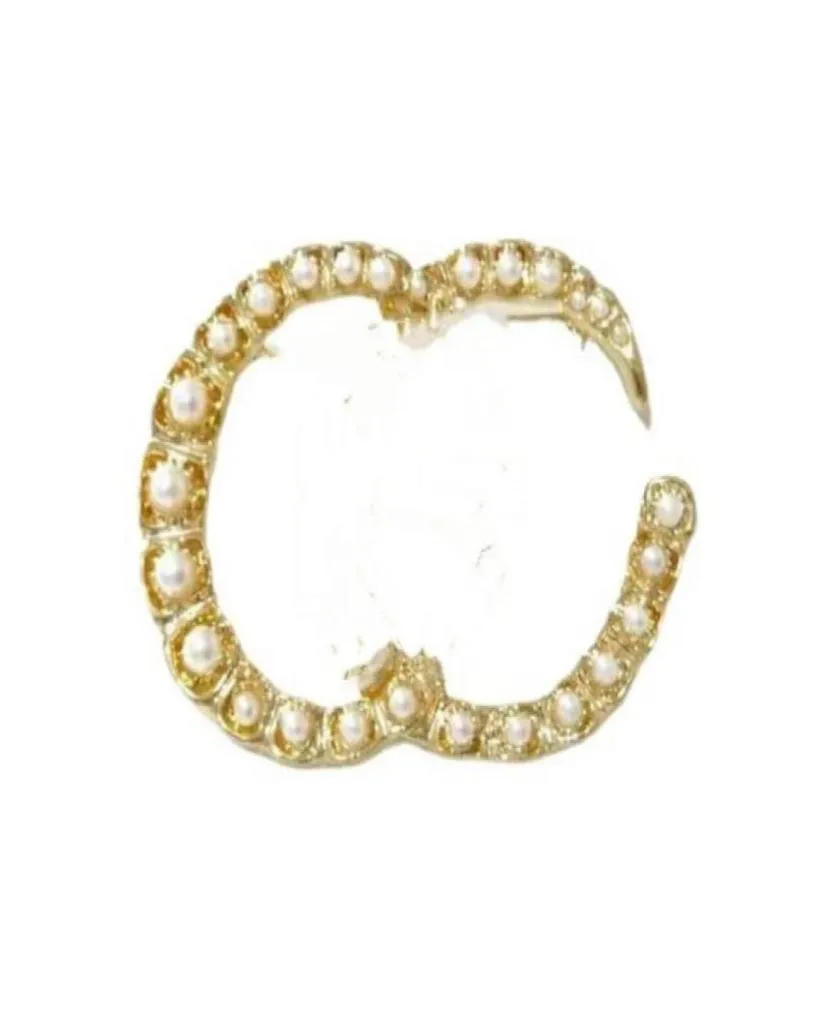 Broche française européenne et américaine Broche Simple Fashion Coat Pearl Diamond Accessoires Femelle Femelle Fast Livrot41410902863367