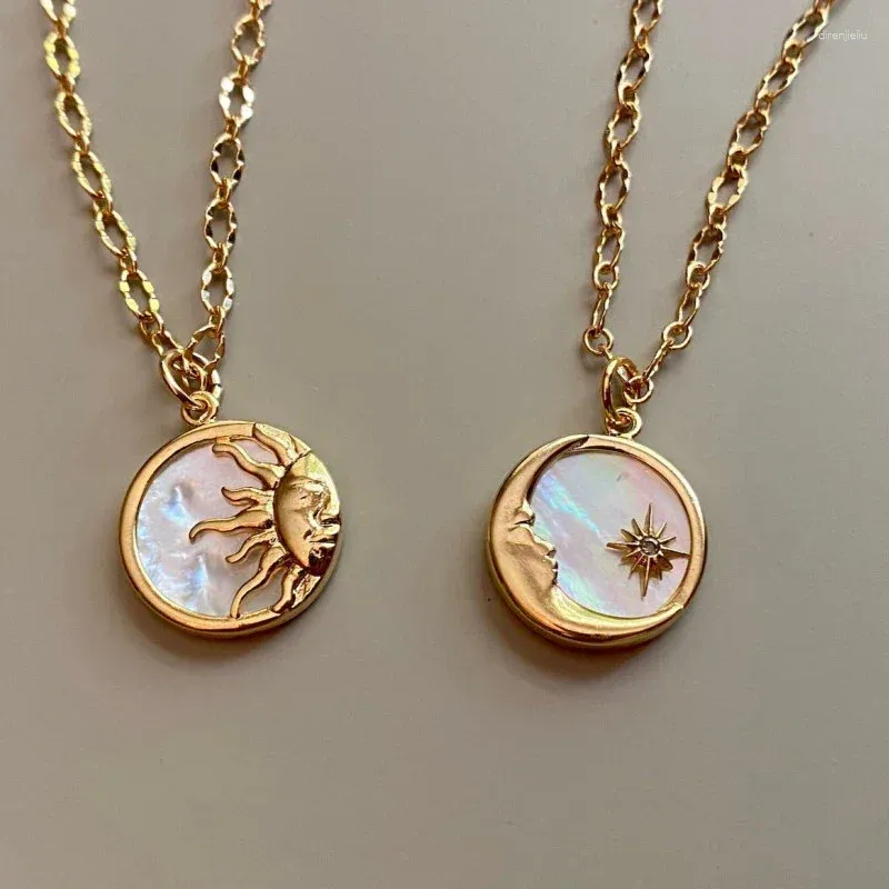 Naszyjniki wiszące Wykwintne białą skorupę Słońce i księżyc Naszyjnik retro okrągły moneta ze stali nierdzewnej łańcuch obojczyka kobiet damski prezent biżuterii