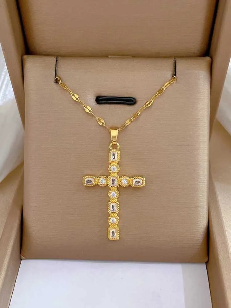 Pendant Necklaces Classic Personalized Jesus Stainless Steel Cross Necklace Fashionable European and American Versatile_voghion.com