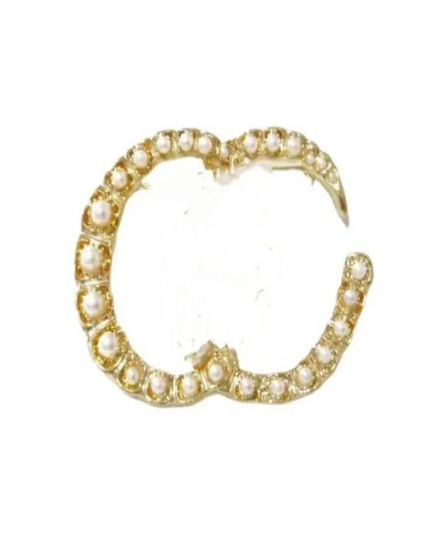 Broche française européenne et américaine Broche Simple Fashion Coat Pearl Diamond Accessoires Femelle Femelle Fast Livrot41410901238135