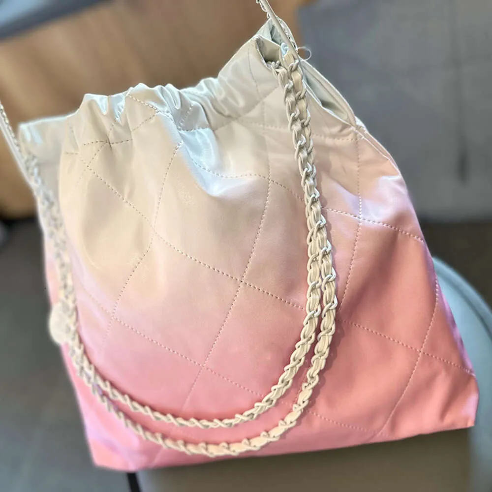 Klassisk designer 24p crossbody väska tote lyxig chenel diamantmönster quiltade axlar kvinnor mode rosa myntvitt kedja medium