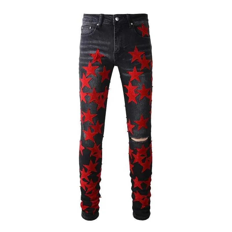 Mäns jeans A885 Mens Cool Designer Jeans Thin Hole Jeans Collision Red Star Collage Hole Stretch Pencil Pants 240423