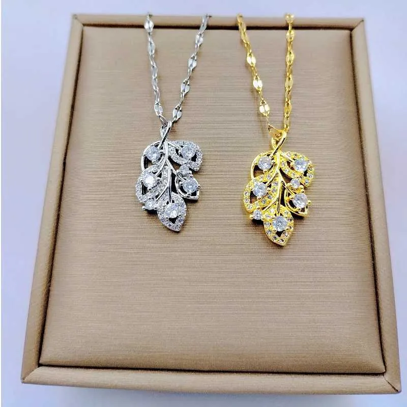 Maple Leaf Pendant Necklace White Jewelry Classic Fashion Style_voghion.com