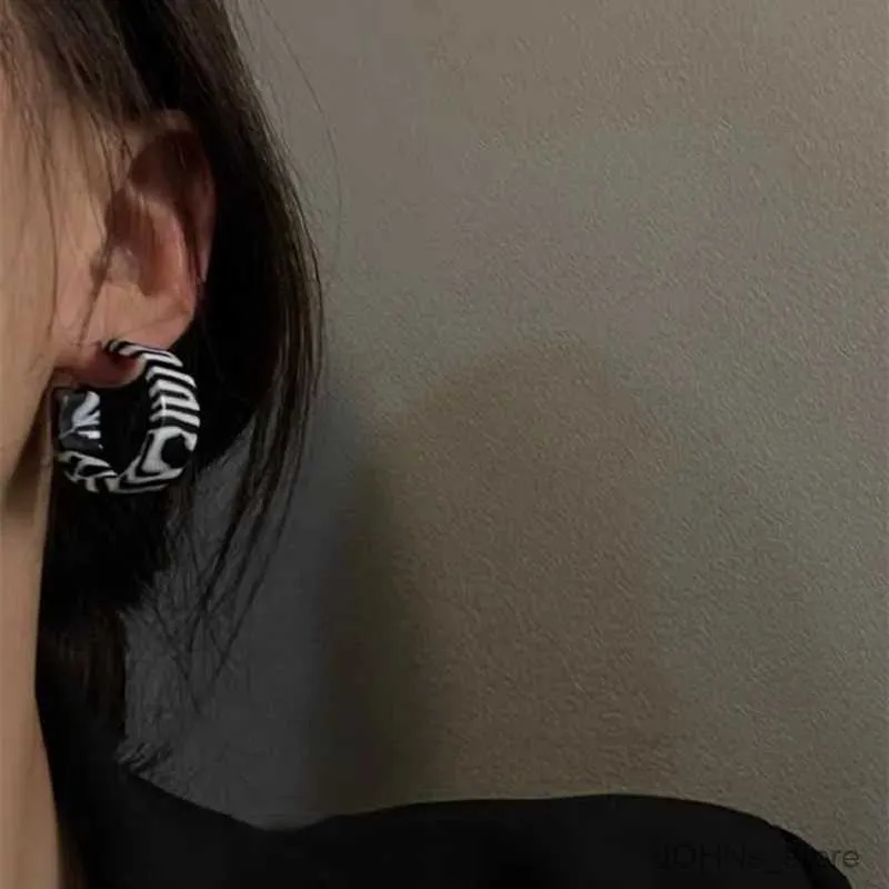 Stud Nytt mode överdrivet sebra mönster akrylörhängen för kvinnor personlighet hypoallergen öronring party smycken