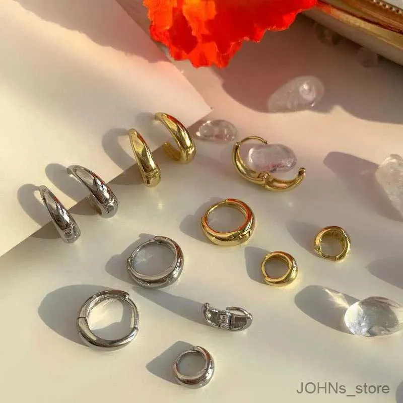 Stud 2pcs Fashion Gold Color Orecchini a cerchio Huggie per donne Minimalisti piccoli piccoli orecchini piercing di cartilagine rotondo gioielli