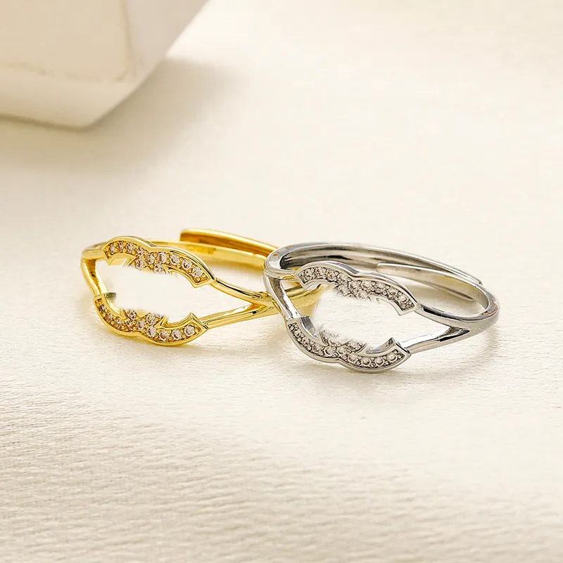 Designer Letter Band Rings Kvinnor Mens Rostfritt stål Guld Silverpläterad kärlek Luxury Open Ring Par Rings Finger Wedding Jewelry Gift