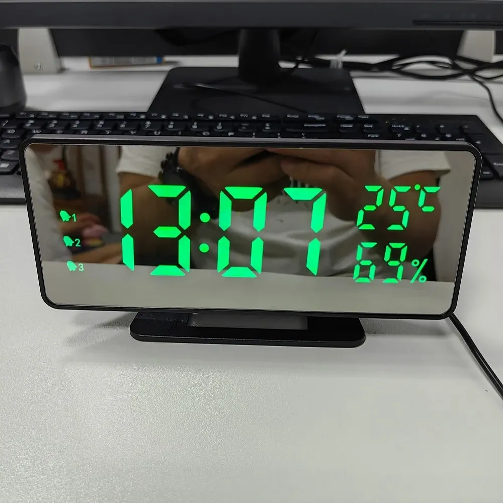 Plugin d'horloges Utiliser le réveil d'alarme numérique avec une température Humidité 3 Alarmes Sniomaliers Table Clock Mode Night Mode 12 / 24H