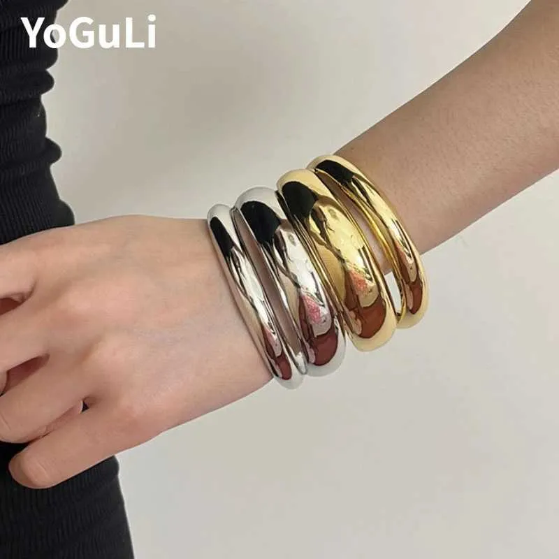 Jóias modernas de miçangas Europeias e americanas Design Irregular Metal Smooth Open Bracelet para Acessórios de Moda de Mulher Hot Selling 240423