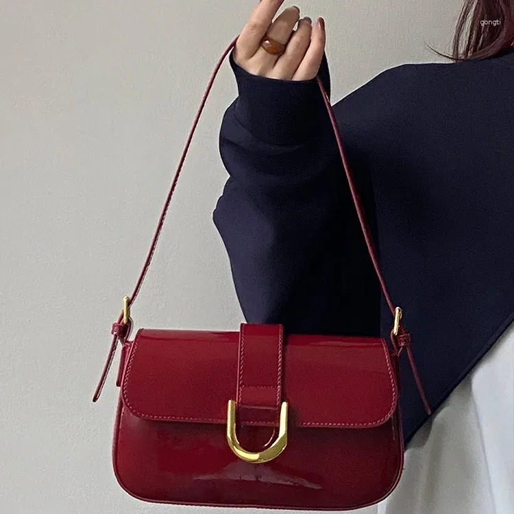 Kordelkordelkordelkordelkordel rotes Hufeisenschnalle Unterarmtaschen Frauen Handtaschen Ladies Messenger Bag Sack Ein Hauptfemme -Knopf einzelner Schulterkreuzkörper