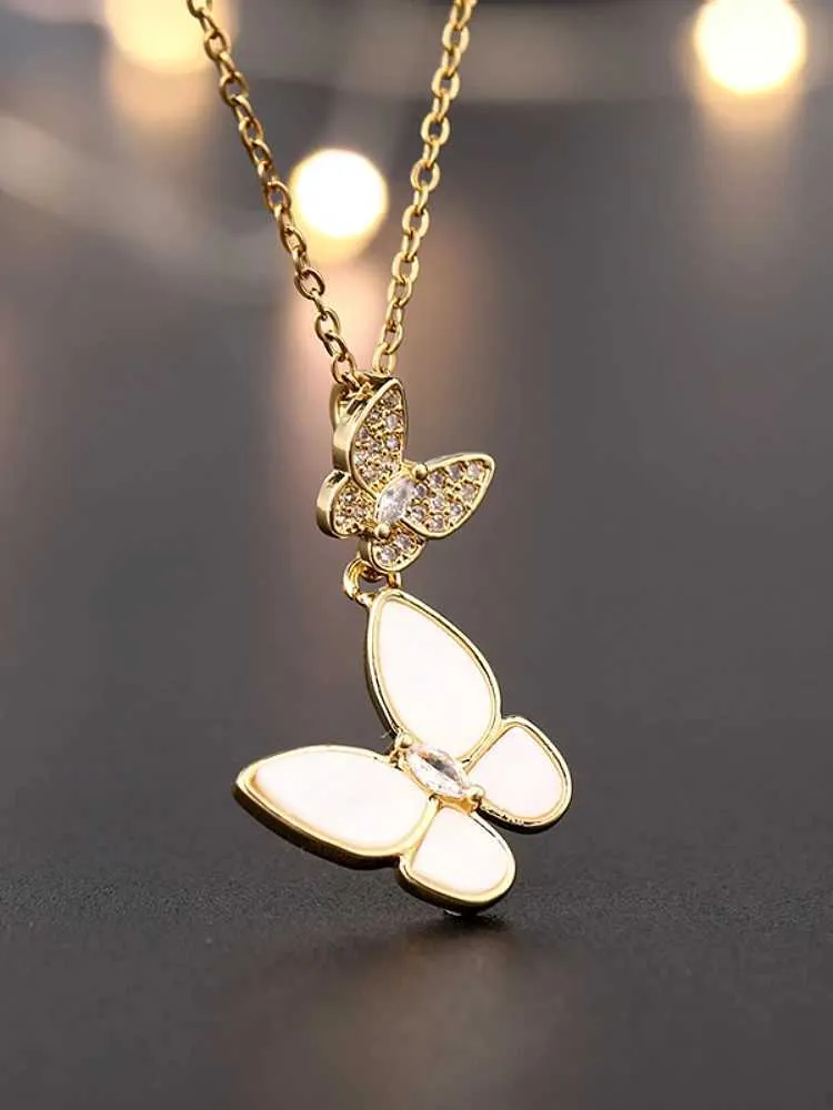 Necklaces Fashion Double Fly Necklace Ladies Light Retro Personality Clavicle Chain Butterfly Pendant Versatile Gift_voghion.com