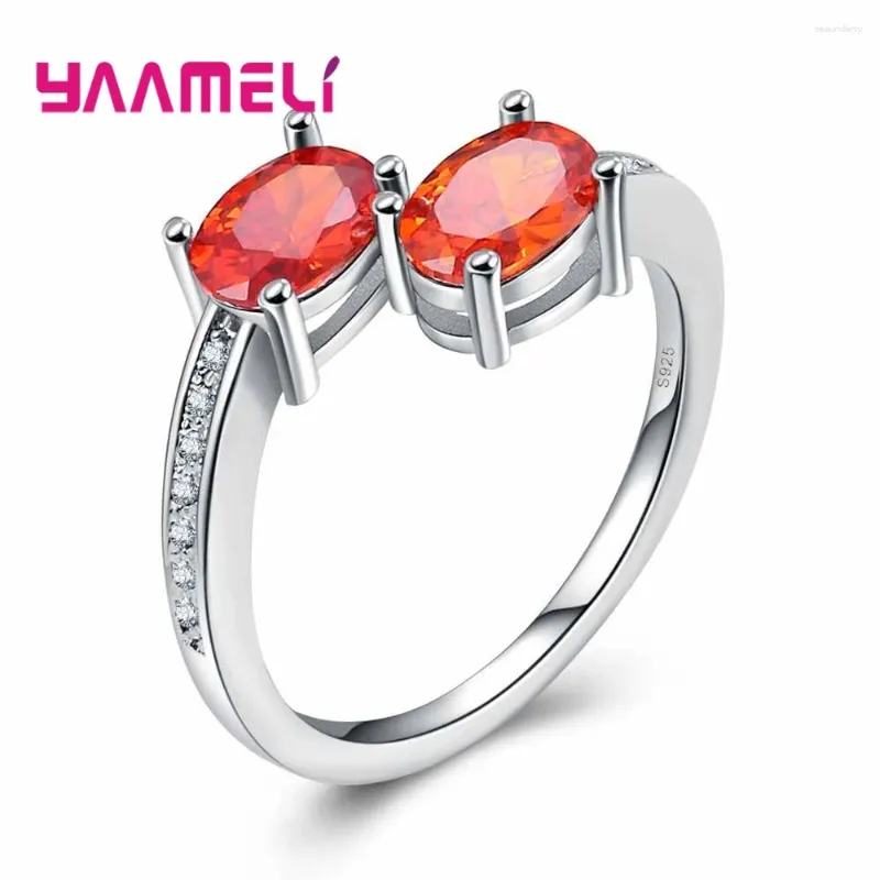Klusterringar Entusiasm Romantisk stil 925 Sterling Silver Ring Red Stone Decorated With Crystal for Wife Wedding Party
