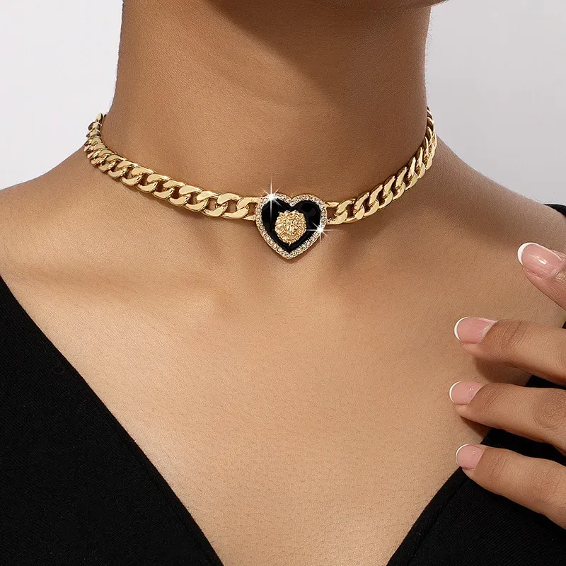 Kettingen Koreaanse Goldplated Lion Head Email Ketting voor vrouwen Fashion Rhinestone Heart Hanger Ketting Punk Collar Choker Sieraden