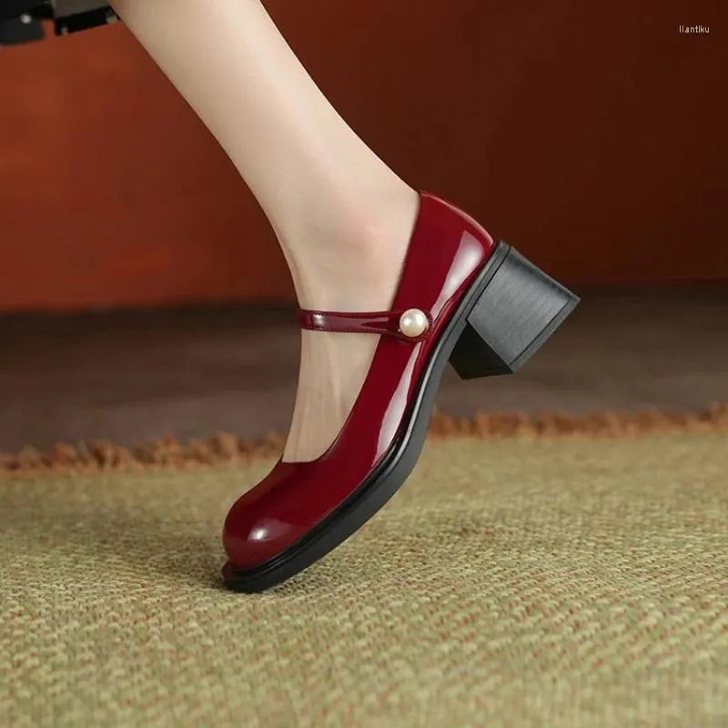 Scarpe casual sandali piastra a forma di piastra femmini rossa trollo tondo di punta superficiale mary jane per donne primavera estate imitazione perla zapata