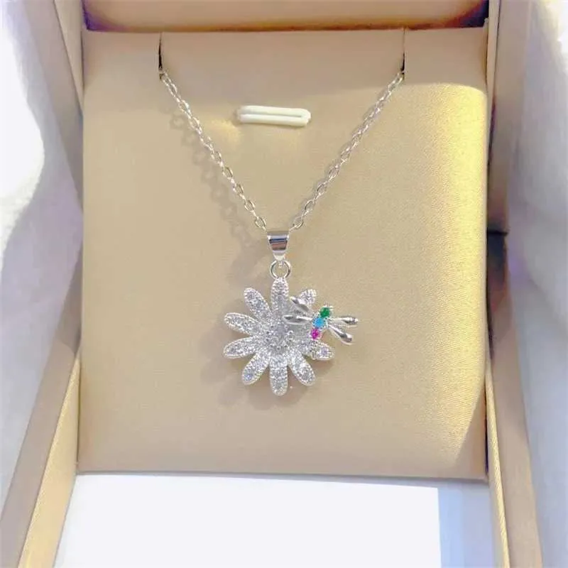 Collane con ciondolo Collana con piccolo crisantemo alla moda e bella Squisita personalità retrò Ape in acciaio inossidabile_voghion.com