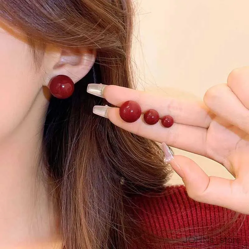 Dangle Chandelier Vintage Red Pearl Stud Round Earrings for Women Korean Sweet Imitation Pearl Temperament Earings Wedding Party Jewelry Gifts