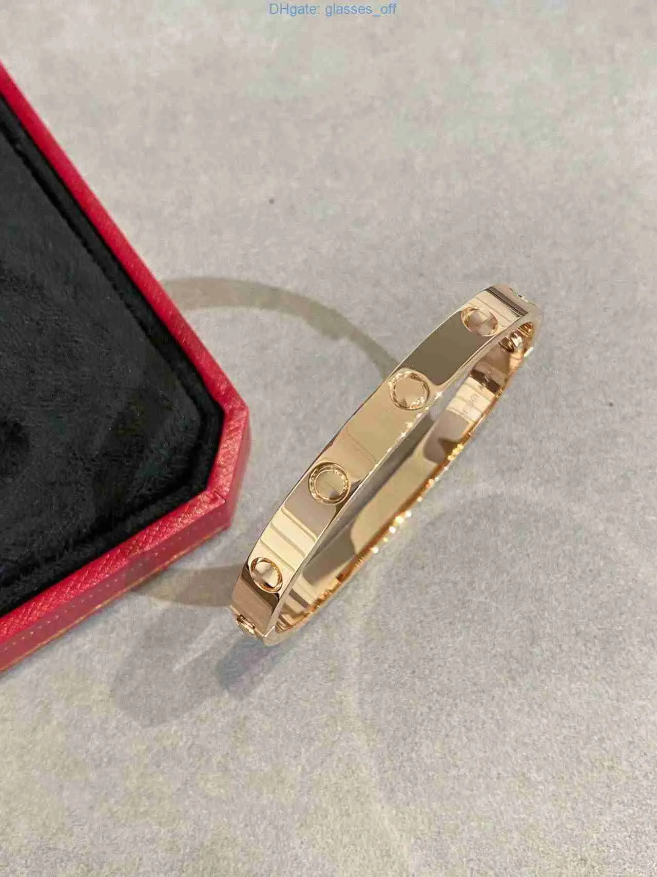 Bracelet de créateur de luxe en or épais pour les femmes sans diamant top V-Gold 18k Silver Open Style Boîte de bijoux QCUK