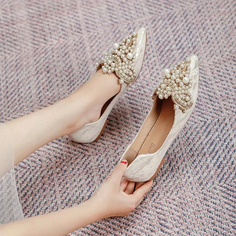 Casual Shoes C002 2024 Fashion Large Size Pearl Design Women Flat Elegant Comfortable Wedding Flats Female Leisure Footwears Party