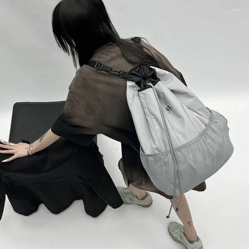 Backpack Grey Nylon Lightweight Duży pojemność Kobiety Kobiety Paski Sznurek Kieszeń szkolnych szkolnych dla dziewcząt