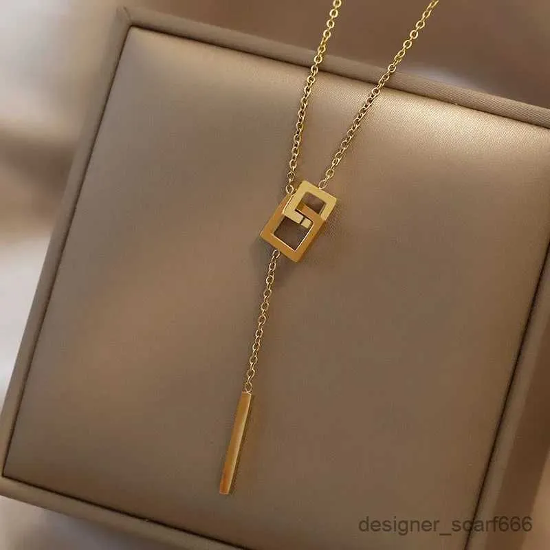 Collane con ciondolo Moda Leggera Europea e Americana Collana Quadrata Classica Semplice Doppia Fibbia Acciaio Inossidabile_voghion.com