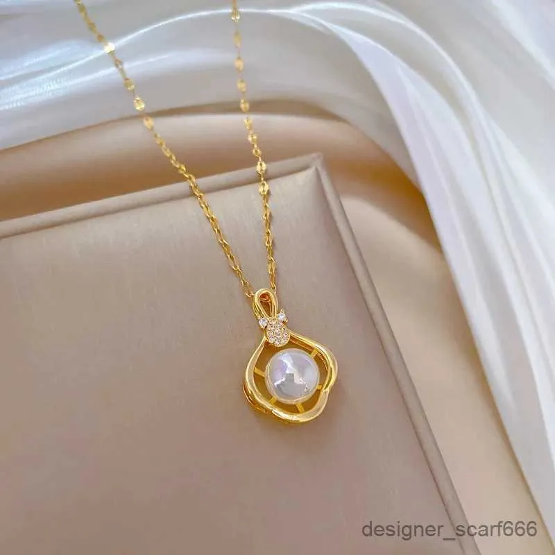 Exquisite Pearl Pendant Necklace Light Luxurious Clavicle Chain_voghion.com