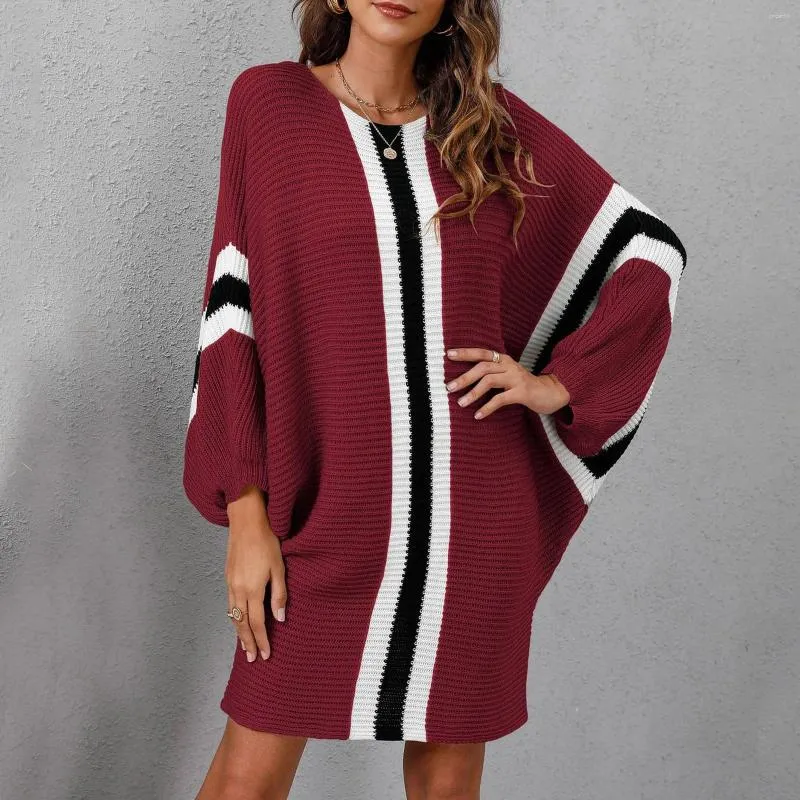 Robes décontractées 2024 Spring Women's Fashion Tricoted Pull Robe Loose Bat Sleeve Collision Collision Stripe Splicing