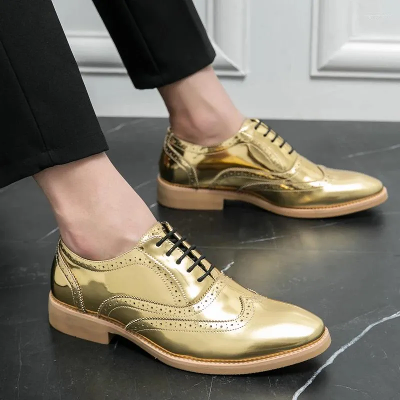 Scarpe casual maschile oro formale in pelle oxford italia 2024 abito da matrimonio festa allacciata di brogue uomini d'affari