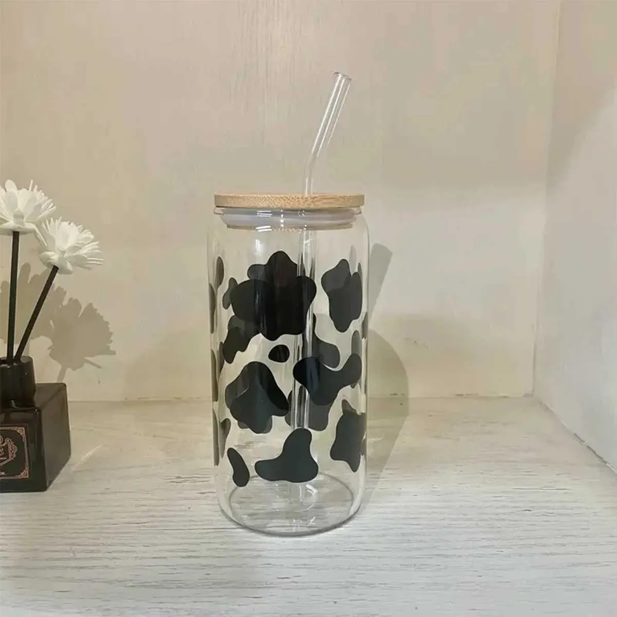 Tumblers Dairy Cow Pattern Pright Pringing Glass Can с бамбуковой крышкой соломенной кофейной подарка для друзей для друзей летняя чашка 17 унций H240425