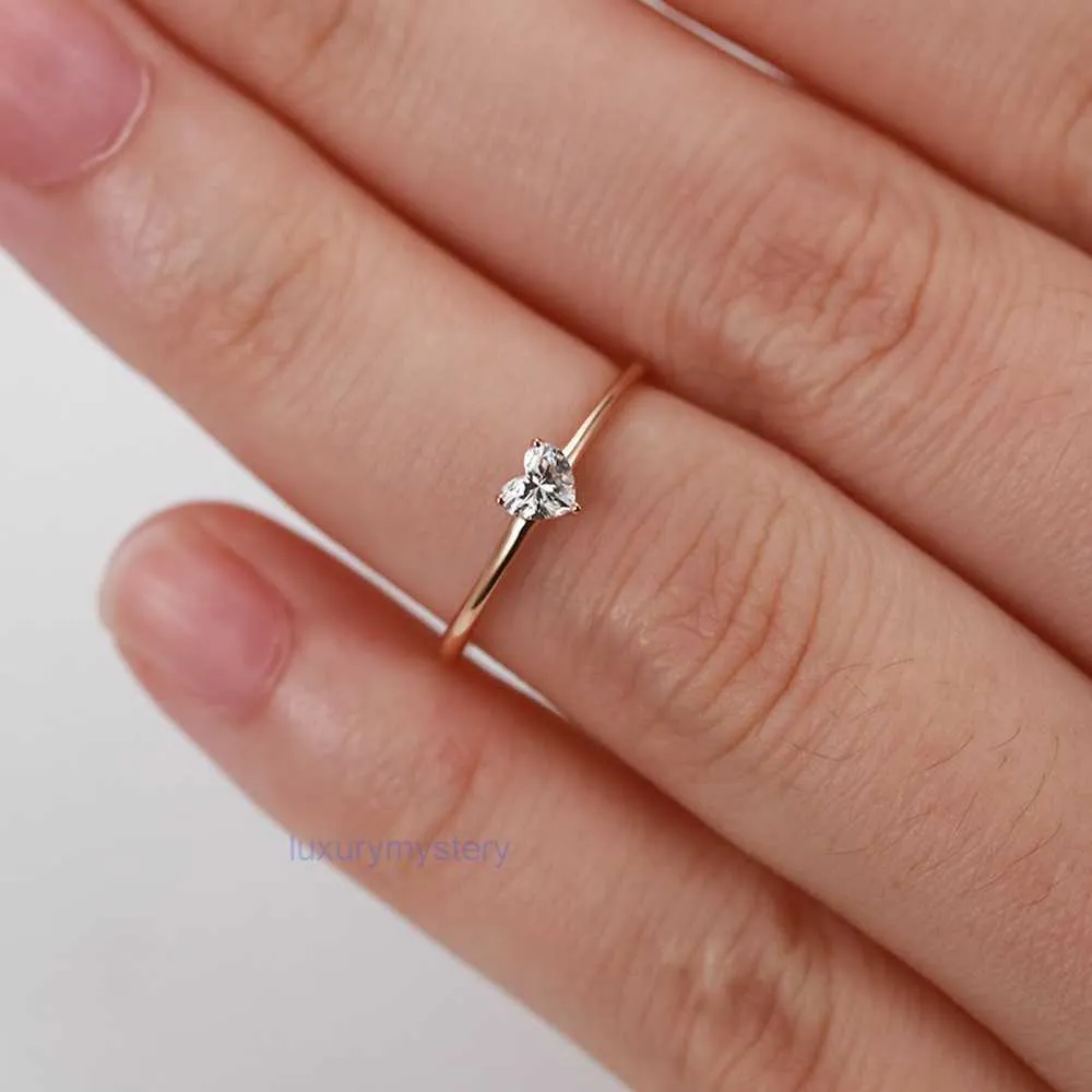 Rings for Women Minimalist Sweet Heart Shape Zircon 3 Color Thin Finger Ring Proposal Party Gift Fashion Jewelry Kbr014