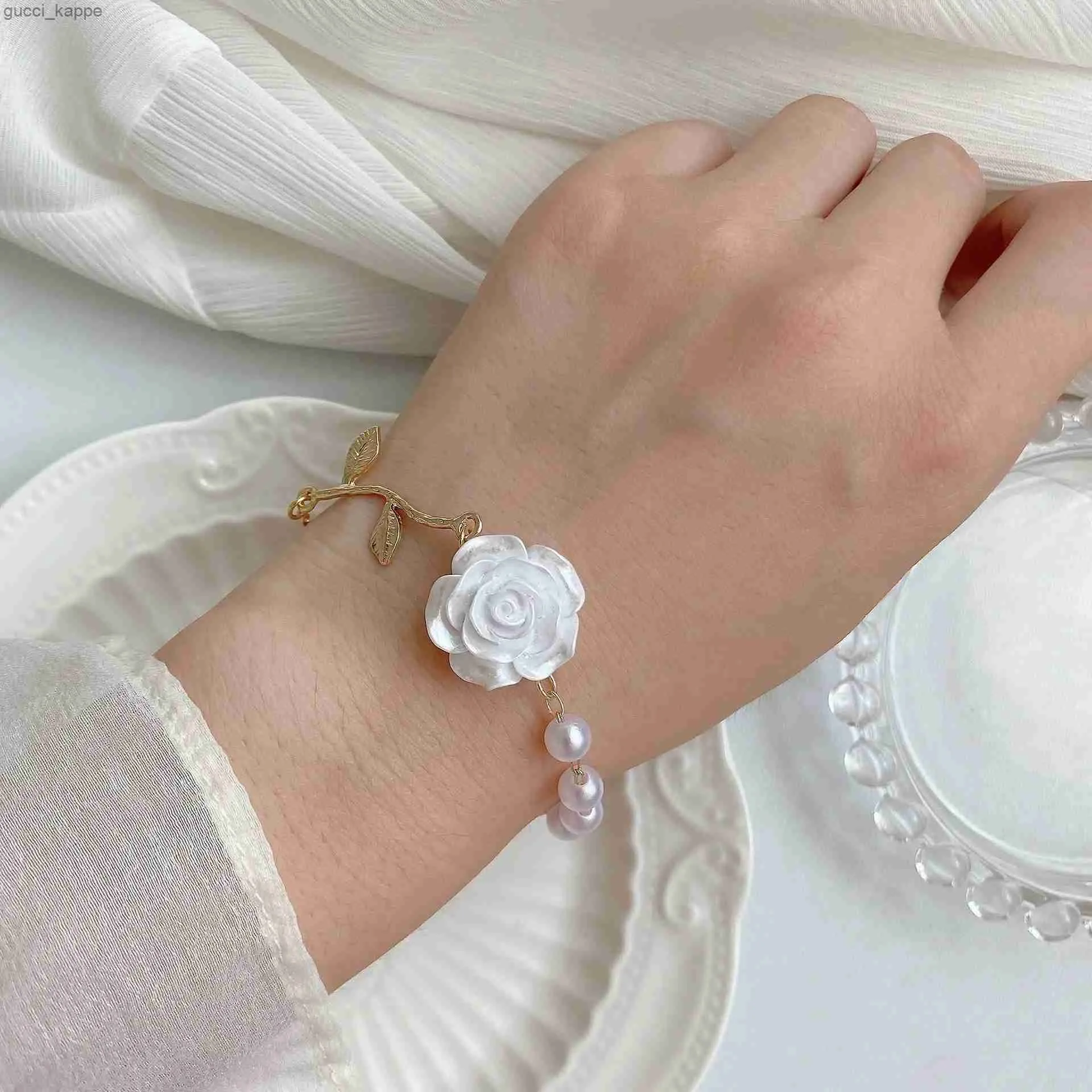 Beaded Delysia King Rose Flower Vintage Pearl Armband