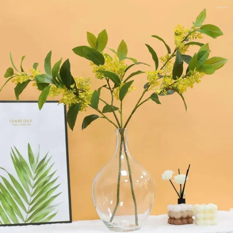 Flores decorativas do ramo artificial não comandante Osmamanthus Fragrans com pequenas folhas verdes amarelas para casa