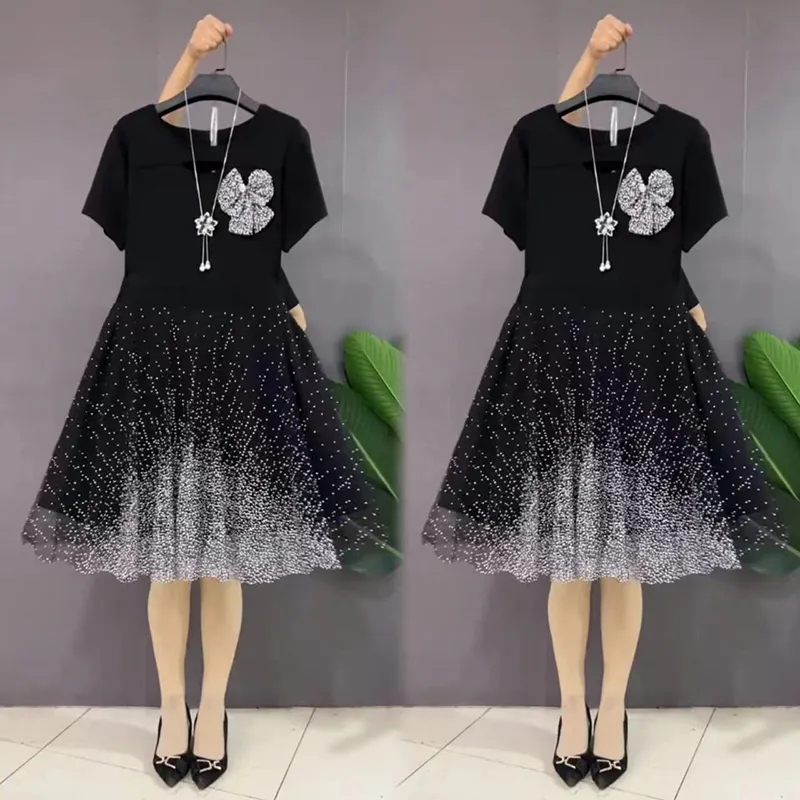 Designer Pluss-storlek Mesh Dress Summer Midlength Dress Simple Temperament Artistic Personality Street Splicing Diamond Flower Bow Pearl Stand Round Neck Dress Q12